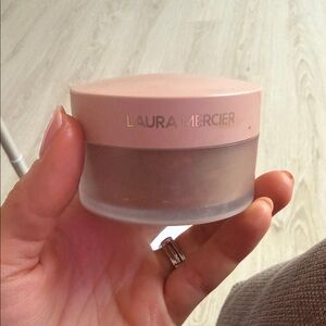 Laura Mercier Loose Setting Powder - medium deep translucent